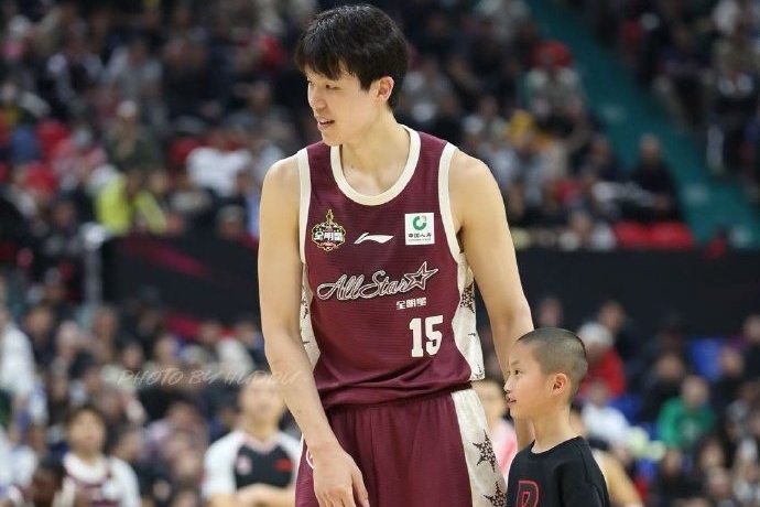 杨瀚森赛后主动揽责深度反思 坦言攻防两端需提升 杨瀚森赛后主动揽责深度反思 坦言攻防两端需提升
